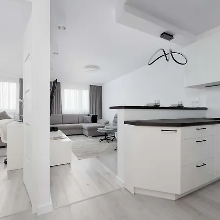Elegant Zoliborz Next To Metro And Westfield Arkadia By Renters Varşova