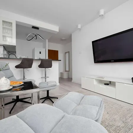 Elegant Zoliborz Next To Metro And Westfield Arkadia By Renters Apartment *
