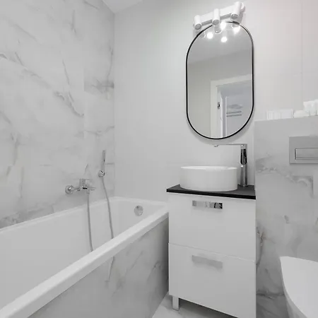 Apartment Elegant Zoliborz Next To Metro And Westfield Arkadia By Renters