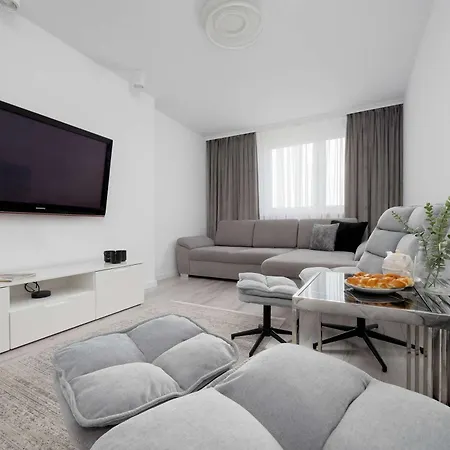 Elegant Zoliborz Next To Metro And Westfield Arkadia By Renters Апартаменты