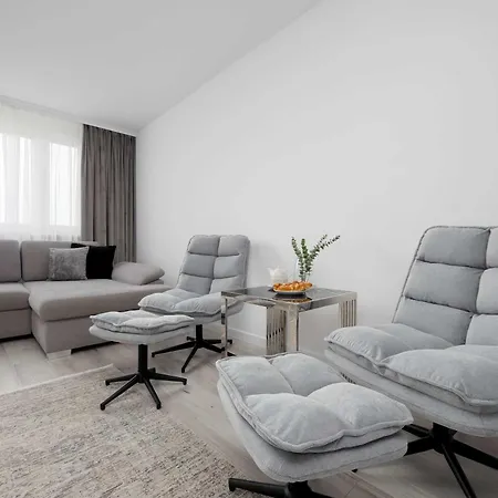 Elegant Zoliborz Next To Metro And Westfield Arkadia By Renters Apartment Warsaw