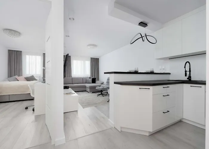 Elegant Zoliborz Next To Metro And Westfield Arkadia By Renters Varsavia