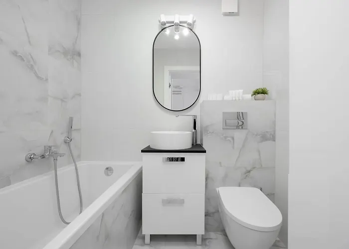 Elegant Zoliborz Next To Metro And Westfield Arkadia By Renters Апартаменты Варшава