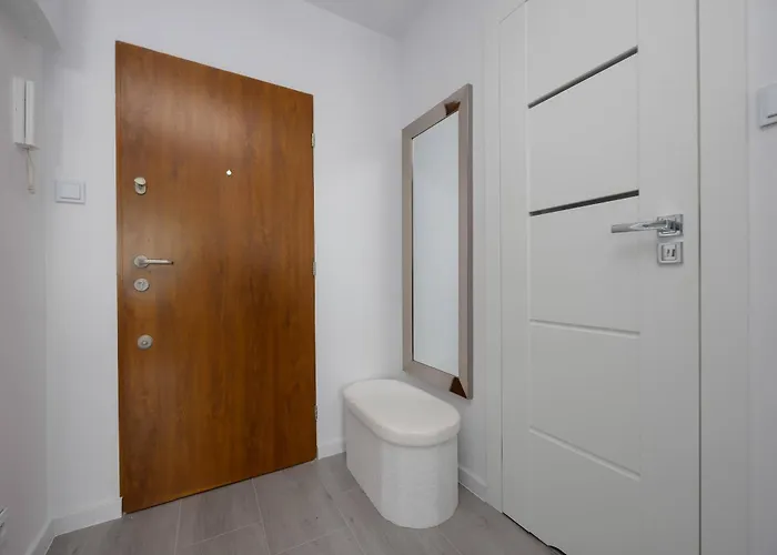 Elegant Zoliborz Next To Metro And Westfield Arkadia By Renters Varsavia