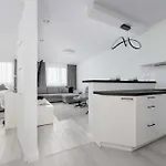 Elegant Zoliborz Next To Metro And Westfield Arkadia By Renters Warszawa
