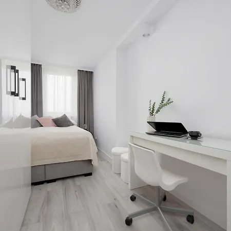 Lägenhet Elegant Zoliborz Next To Metro And Westfield Arkadia By Renters