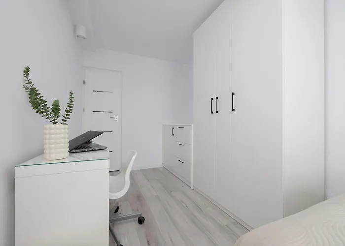 Elegant Zoliborz Next To Metro And Westfield Arkadia By Renters Apartament *