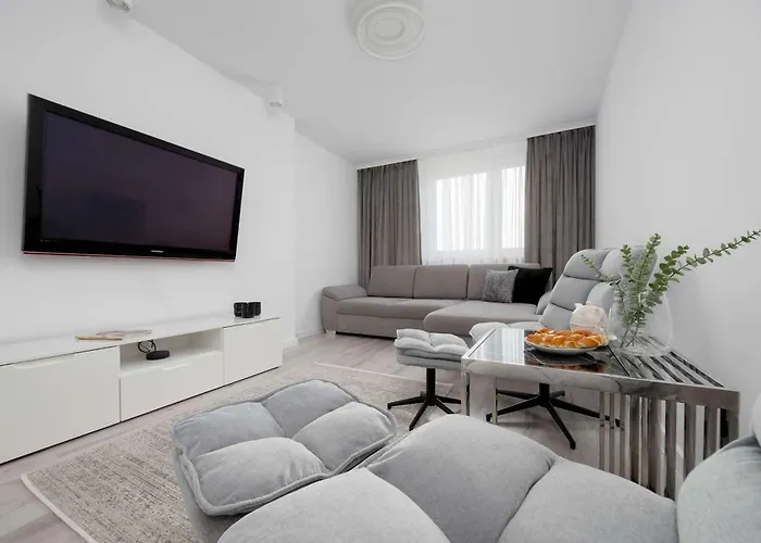 Elegant Zoliborz Next To Metro And Westfield Arkadia By Renters Apartament